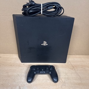SONY CUH-7215B / PS4 PRO GAMING CONSOLE