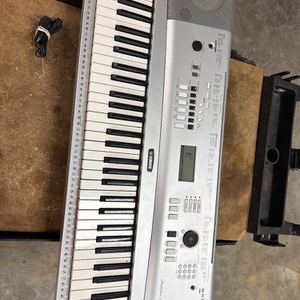 YAMAHA DGX-230