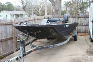 Tracker Marine 2011 Grizzly 1860 60HP Mercury 