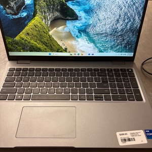 DELL  PRECISION 3561 laptop