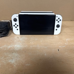 NINTENDO HEG-001 SWITCH GAMING CONSOLE
