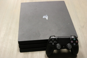 Sony PS4 Pro CUH-7015B Video Gaming Console 