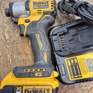 Dewalt IMPACT DRILL WITH BATTERY AND CHARGER DCF840
